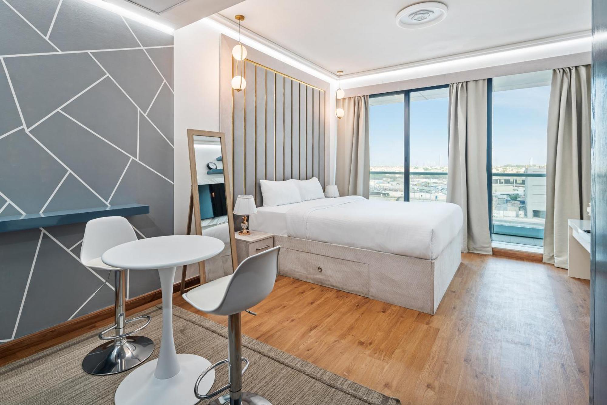 Splendid Close To Jbr *